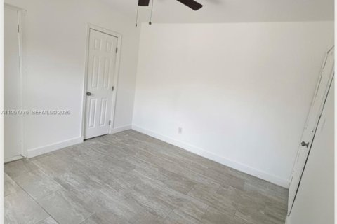 Propiedad comercial en venta en Deerfield Beach, Florida, 93.37 m2 № 2017456 - foto 12