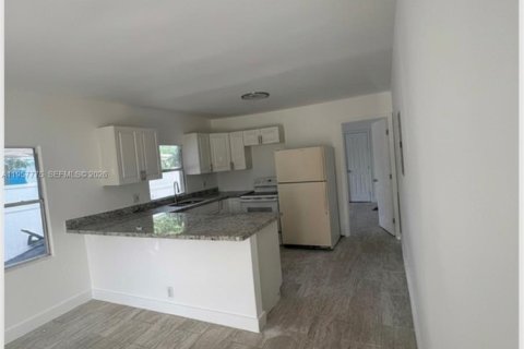 Propiedad comercial en venta en Deerfield Beach, Florida, 93.37 m2 № 2017456 - foto 10