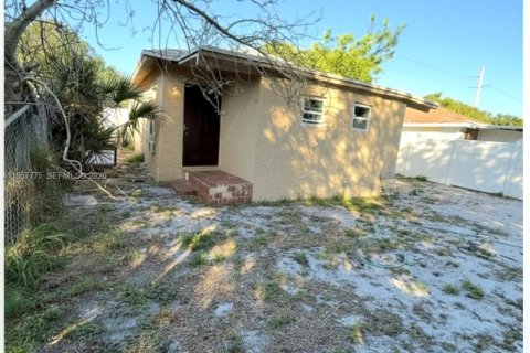 Propiedad comercial en venta en Deerfield Beach, Florida, 93.37 m2 № 2017456 - foto 6