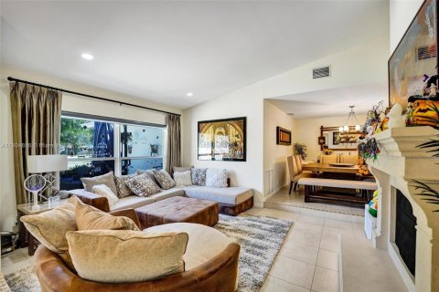 Villa ou maison à vendre à Plantation, Floride: 4 chambres, 220.36 m2 № 1956305 - photo 4