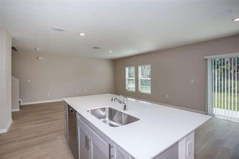 Casa en venta en Zephyrhills, Florida, 4 dormitorios, 189.43 m2 № 1789059 - foto 7
