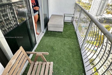 Condominio en venta en Miami, Florida, 1 dormitorio, 76.64 m2 № 2077218 - foto 13