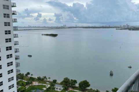 Condominio en venta en Miami, Florida, 1 dormitorio, 76.64 m2 № 2077218 - foto 14