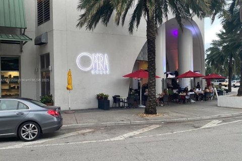 Condominio en venta en Miami, Florida, 1 dormitorio, 76.64 m2 № 2077218 - foto 2