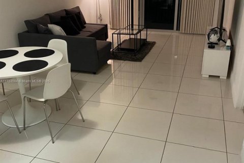 Condominio en venta en Miami, Florida, 1 dormitorio, 76.64 m2 № 2077218 - foto 9