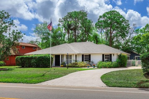 Villa ou maison à vendre à Sarasota, Floride: 3 chambres, 196.58 m2 № 2404370 - photo 2