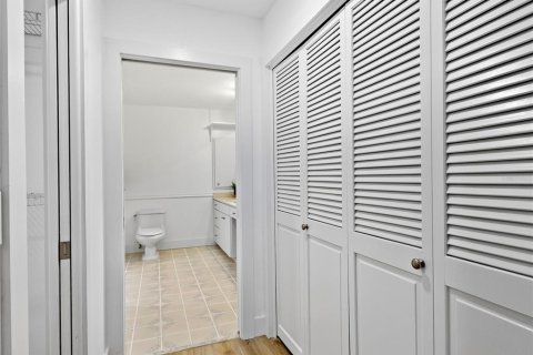 Villa ou maison à vendre à Sarasota, Floride: 3 chambres, 196.58 m2 № 2404370 - photo 29