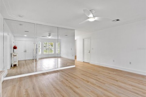 Villa ou maison à vendre à Sarasota, Floride: 3 chambres, 196.58 m2 № 2404370 - photo 8