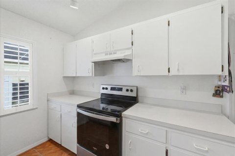 House in Winter Haven, Florida 3 bedrooms, 116.31 sq.m. № 2156070 - photo 12