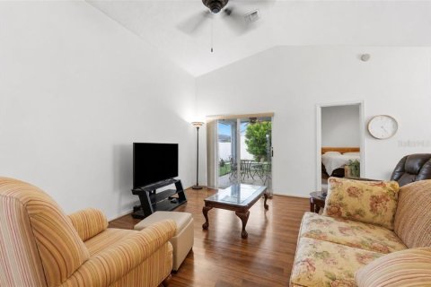 House in Winter Haven, Florida 3 bedrooms, 116.31 sq.m. № 2156070 - photo 8