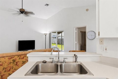 House in Winter Haven, Florida 3 bedrooms, 116.31 sq.m. № 2156070 - photo 10