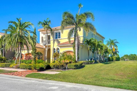 House in Port St. Lucie, Florida 4 bedrooms, 428.56 sq.m. № 2176017 - photo 3