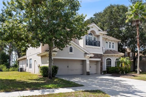 House in New Port Richey, Florida 6 bedrooms, 351.26 sq.m. № 2394092 - photo 5