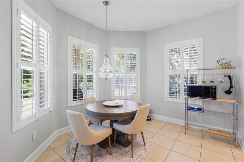 House in New Port Richey, Florida 6 bedrooms, 351.26 sq.m. № 2394092 - photo 25