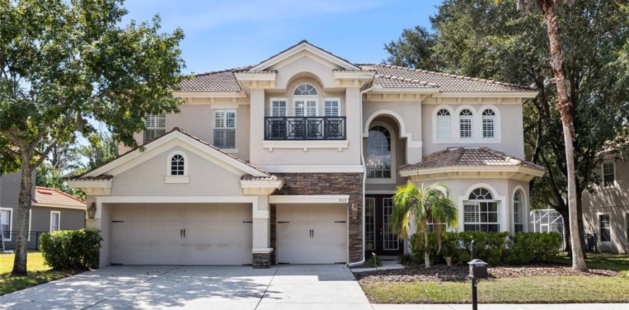 House in New Port Richey, Florida 6 bedrooms, 351.26 sq.m. № 2394092