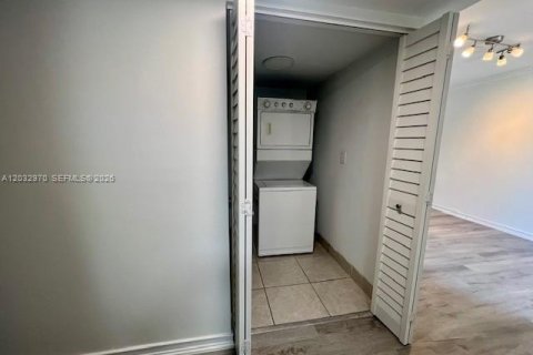Снять в аренду кондоминиум в Майами, Флорида 1 спальня, 106.74м2, № 2077962 - фото 8