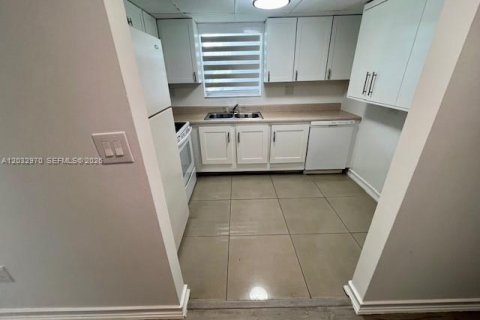Снять в аренду кондоминиум в Майами, Флорида 1 спальня, 106.74м2, № 2077962 - фото 7