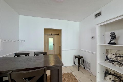 Appartement à louer à Bay Harbor Islands, Floride: 2 chambres, 97.55 m2 № 1964801 - photo 15