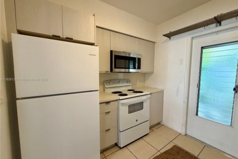 Appartement à louer à Bay Harbor Islands, Floride: 2 chambres, 97.55 m2 № 1964801 - photo 17