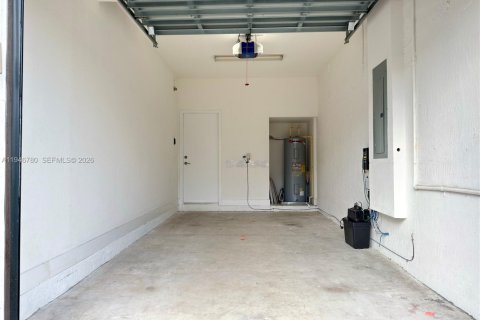 Townhouse in Miami, Florida 4 bedrooms, 180.97 sq.m. № 2003058 - photo 4