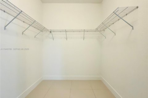 Townhouse in Miami, Florida 4 bedrooms, 180.97 sq.m. № 2003058 - photo 9