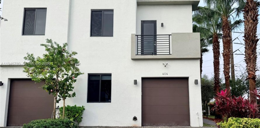 Townhouse in Miami, Florida 4 bedrooms, 180.97 sq.m. № 2003058