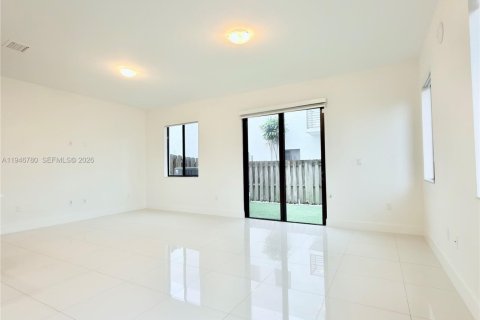 Townhouse in Miami, Florida 4 bedrooms, 180.97 sq.m. № 2003058 - photo 5