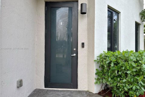 Townhouse in Miami, Florida 4 bedrooms, 180.97 sq.m. № 2003058 - photo 3