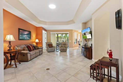 House in The Villages, Florida 3 bedrooms, 193.61 sq.m. № 2220741 - photo 9