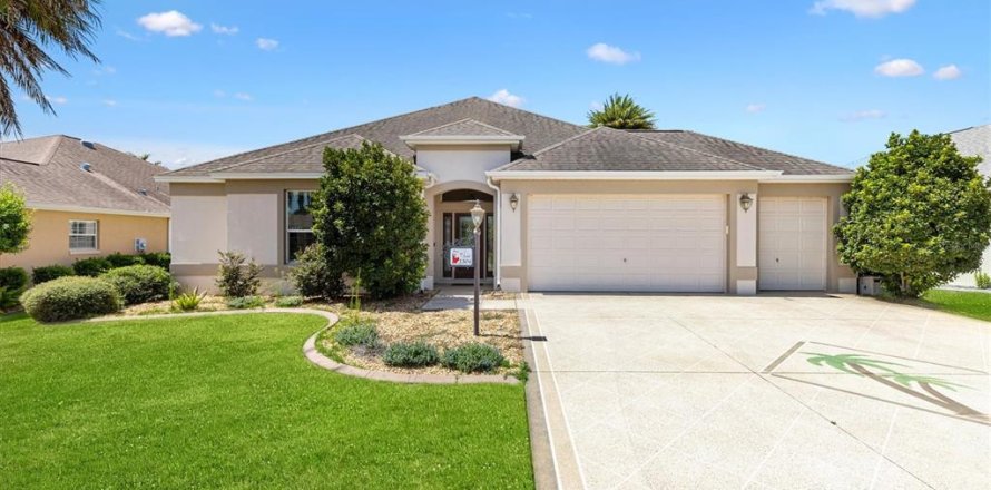 House in The Villages, Florida 3 bedrooms, 193.61 sq.m. № 2220741