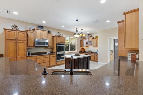 House in The Villages, Florida 3 bedrooms, 193.61 sq.m. № 2220741 - photo 18