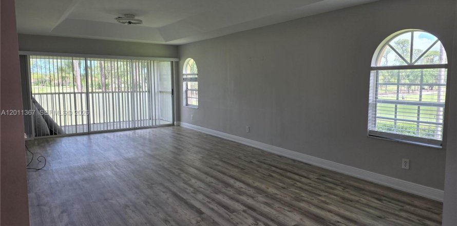 Condominio en Naples, Florida, 3 dormitorios  № 2075357