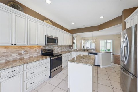 House in Summerfield, Florida 3 bedrooms, 195.37 sq.m. № 1773682 - photo 13