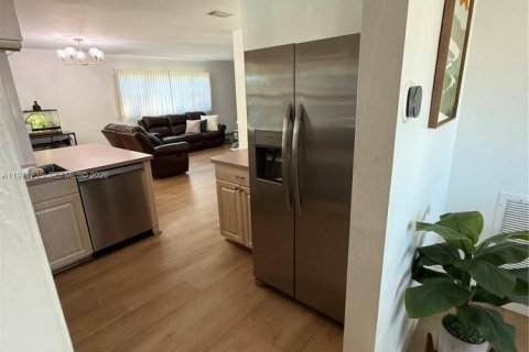 Casa en venta en Coconut Creek, Florida, 3 dormitorios, 162.11 m2 № 2033624 - foto 17