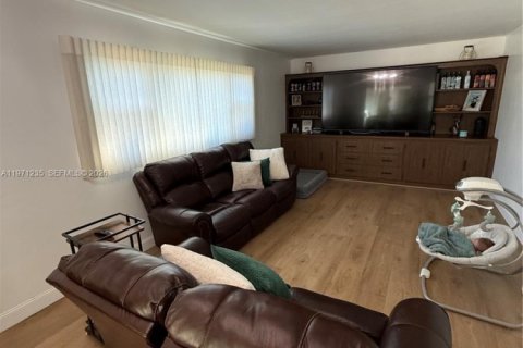 Casa en venta en Coconut Creek, Florida, 3 dormitorios, 162.11 m2 № 2033624 - foto 19