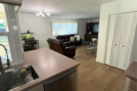 Casa en venta en Coconut Creek, Florida, 3 dormitorios, 162.11 m2 № 2033624 - foto 18