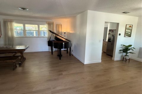 Casa en venta en Coconut Creek, Florida, 3 dormitorios, 162.11 m2 № 2033624 - foto 7