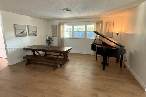 Casa en venta en Coconut Creek, Florida, 3 dormitorios, 162.11 m2 № 2033624 - foto 9