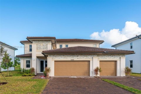 House in Davie, Florida 5 bedrooms, 343.55 sq.m. № 1994772