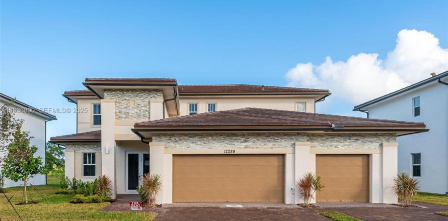 Casa en Davie, Florida 5 dormitorios, 343.55 m2 № 1994772