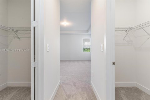 Casa en venta en Davie, Florida, 5 dormitorios, 343.55 m2 № 1994772 - foto 18