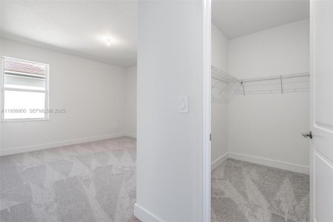 Casa en venta en Davie, Florida, 5 dormitorios, 343.55 m2 № 1994772 - foto 12