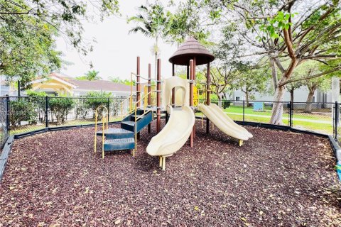 Condominio en alquiler en Homestead, Florida, 2 dormitorios, 83.61 m2 № 2076457 - foto 14