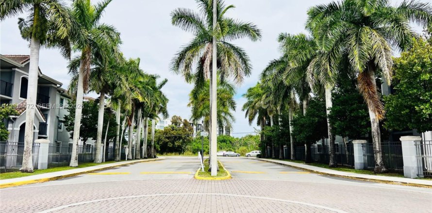 Condominio en Homestead, Florida, 2 dormitorios  № 2076457