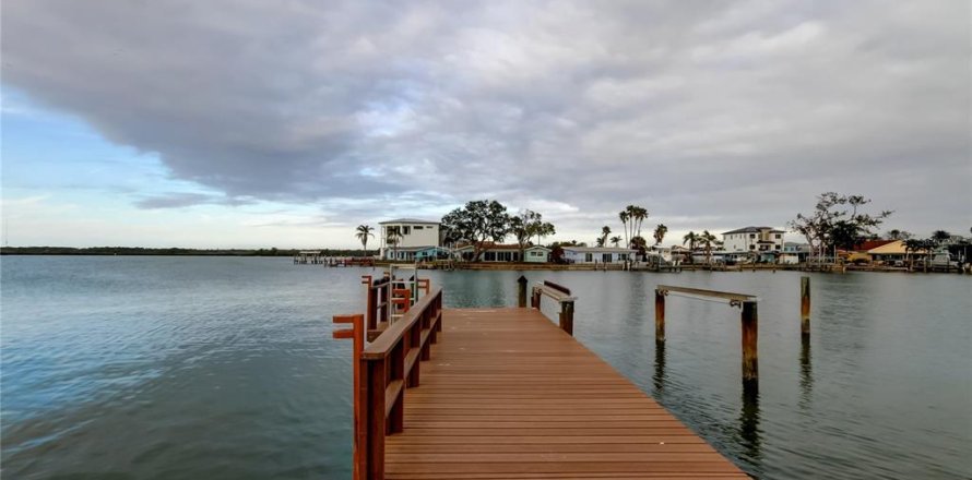 Land in Redington Beach, Florida № 1561251