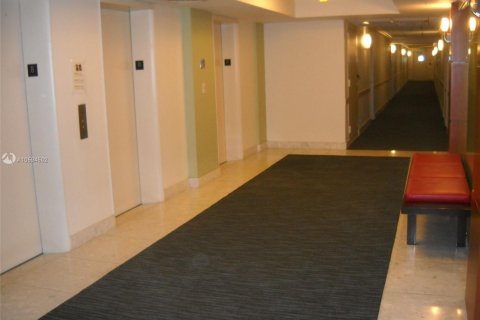 Condo in Hollywood, Florida, 2 bedrooms № 1984866 - photo 14