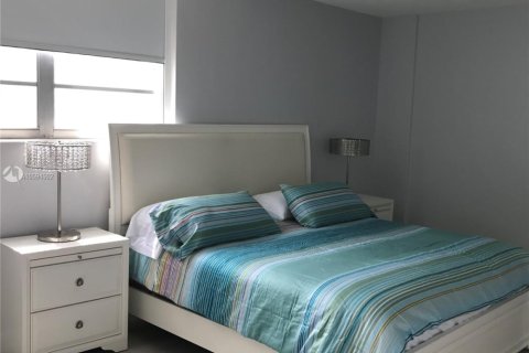 Condo in Hollywood, Florida, 2 bedrooms № 1984866 - photo 7