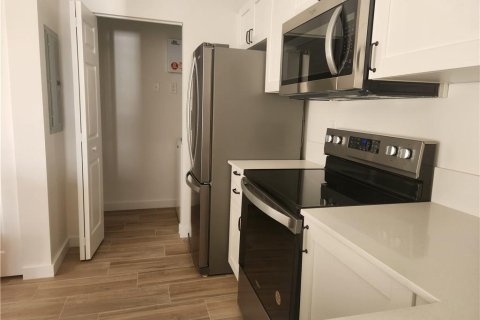 Снять в аренду кондоминиум в Мирамар, Флорида 3 комнаты, 99.22м2, № 2085501 - фото 3