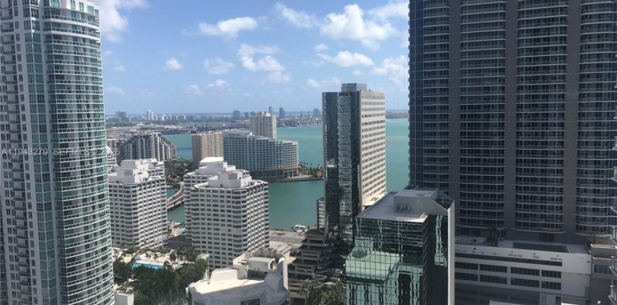 Кондоминиум с 1 спальней в Майами, Флорида № 2003419