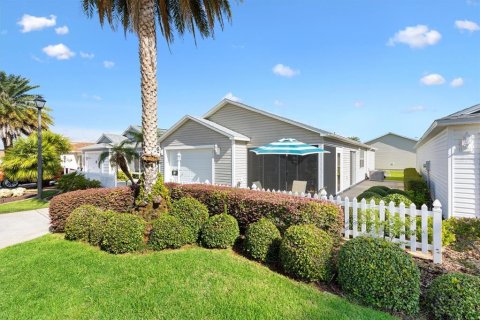 House in The Villages, Florida 2 bedrooms, 110.37 sq.m. № 2337408